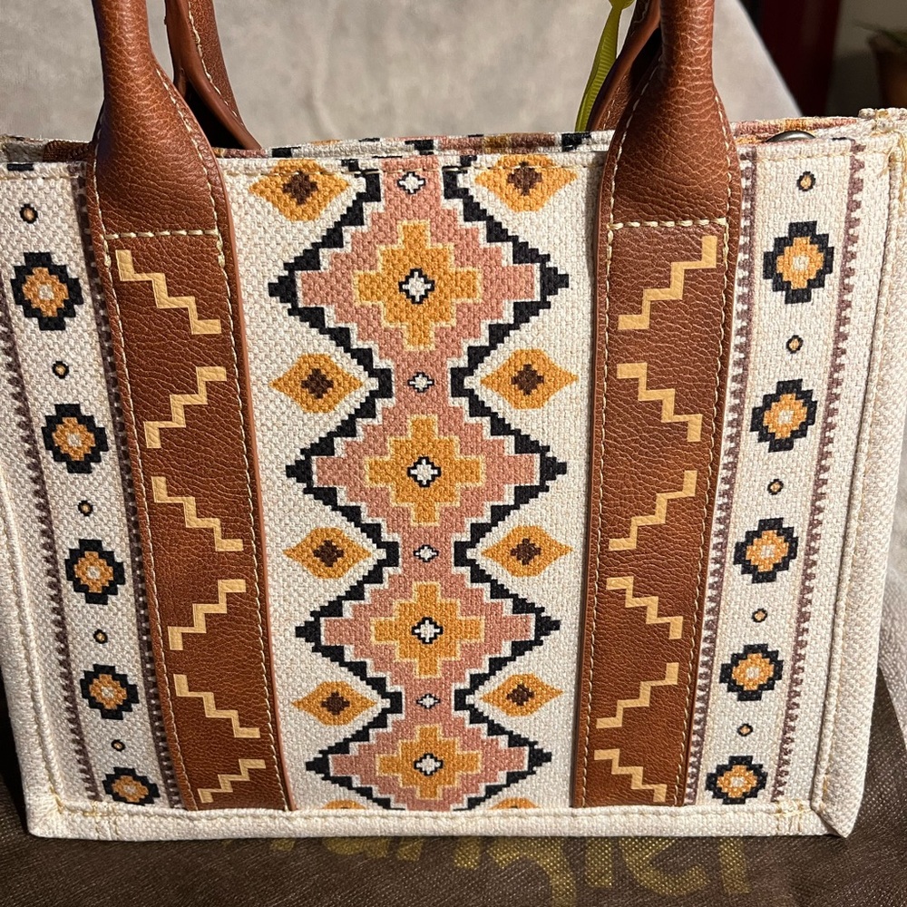 Wrangler Tan and Brown Geometric Tote Bag - Picture 3 of 7